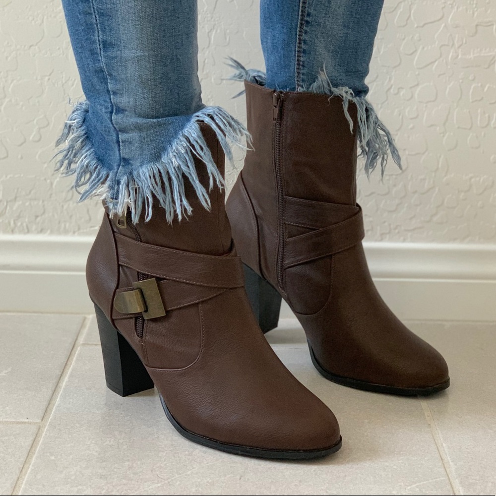 NIB Brown Thick Heel Buckle Metal Detail Boots - Picture 4 of 8